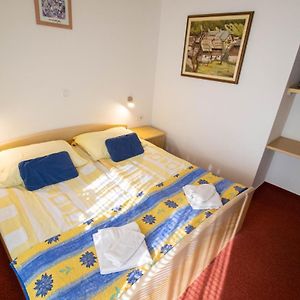 Pokój z łóżkiem queen-size